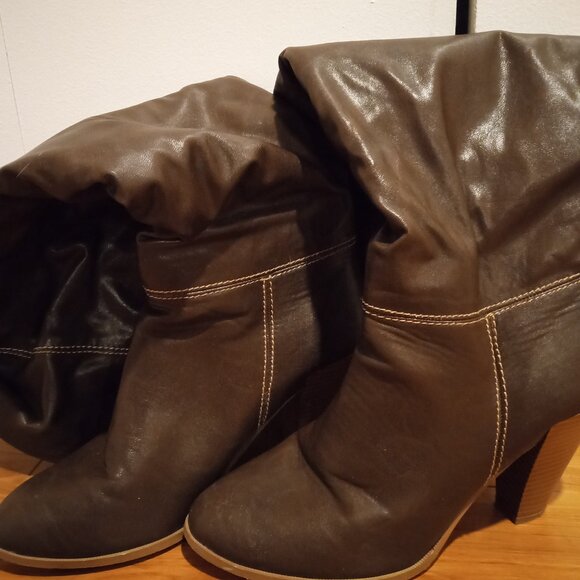 Boots - Picture 4 of 6